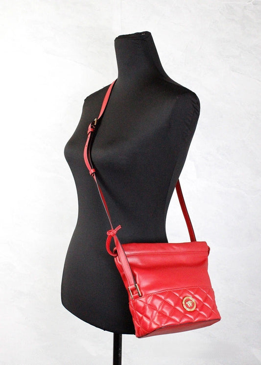 Bolso de hombro Versace rojo acolchado de cuero con cordón ajustable, estilo cubo, bandolera
