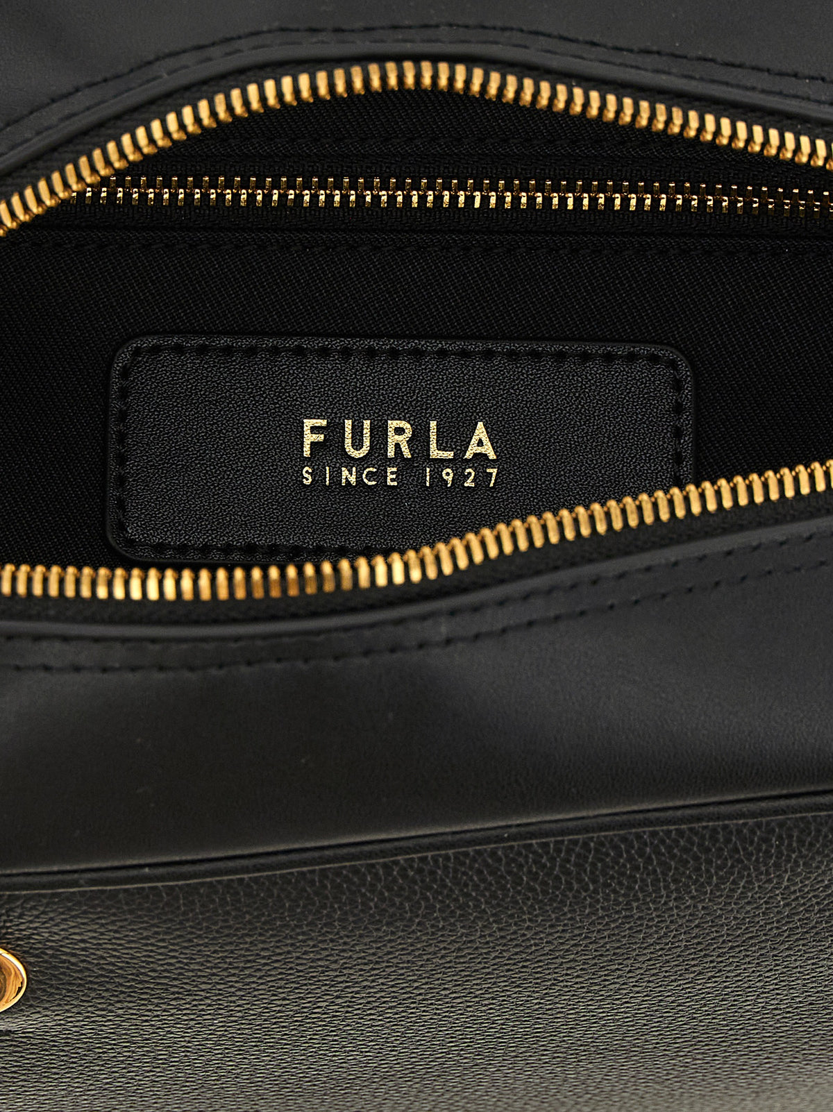 Sac Cabas En Cuir De Veau Noir Modèle Poppy M De Furla