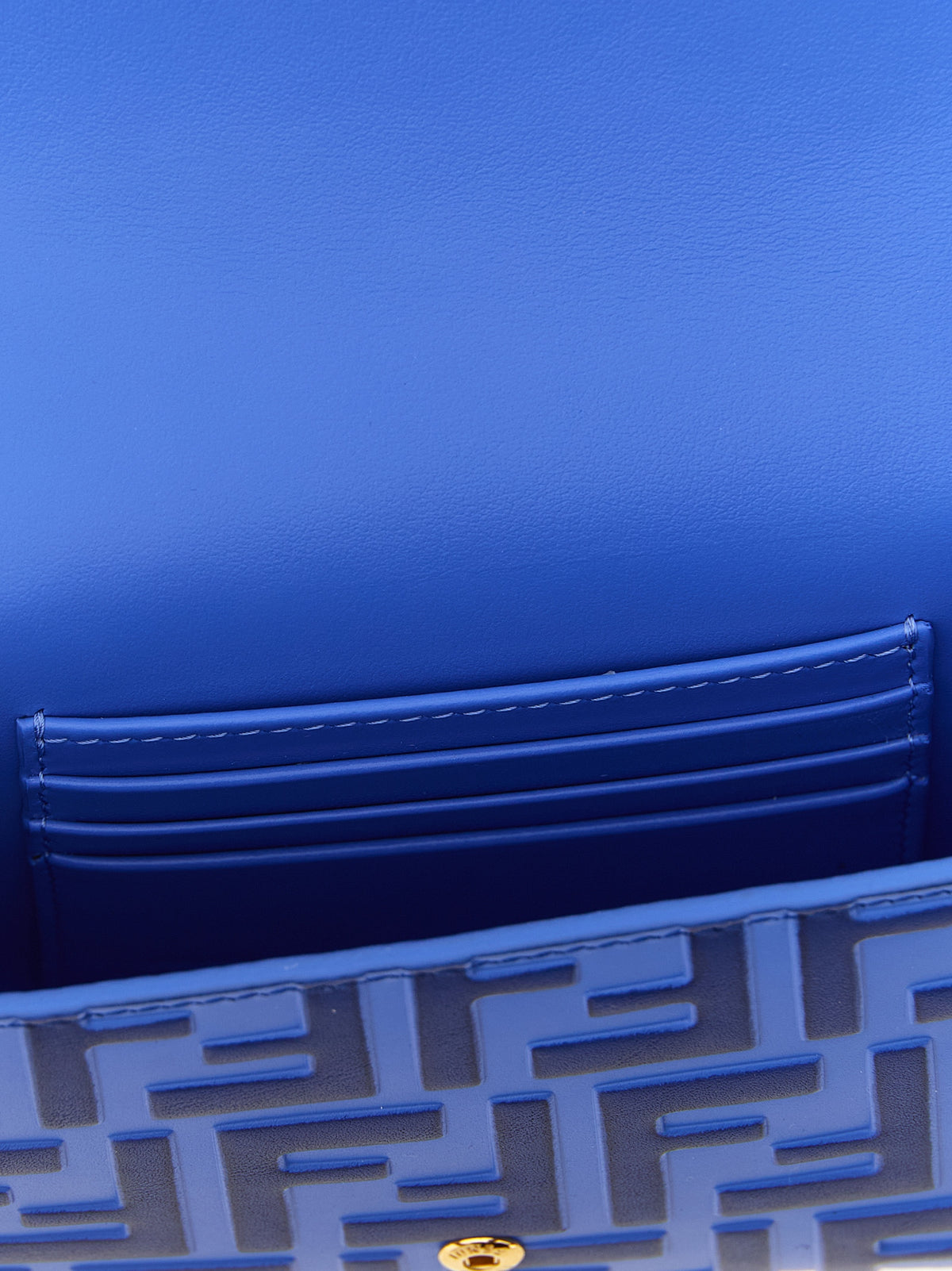 Porte-cartes Fendi en cuir de veau bleu avec chaîne Modèle FF Diamonds