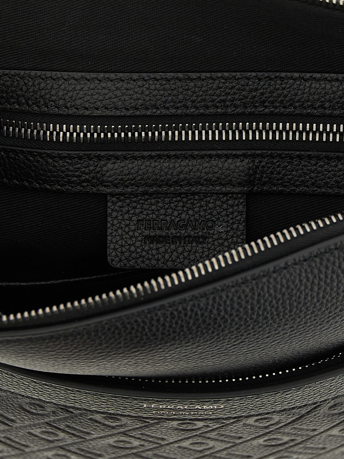Ferragamo Bandolera De Cuero De Becerra - Detalle Logotipo Embosado