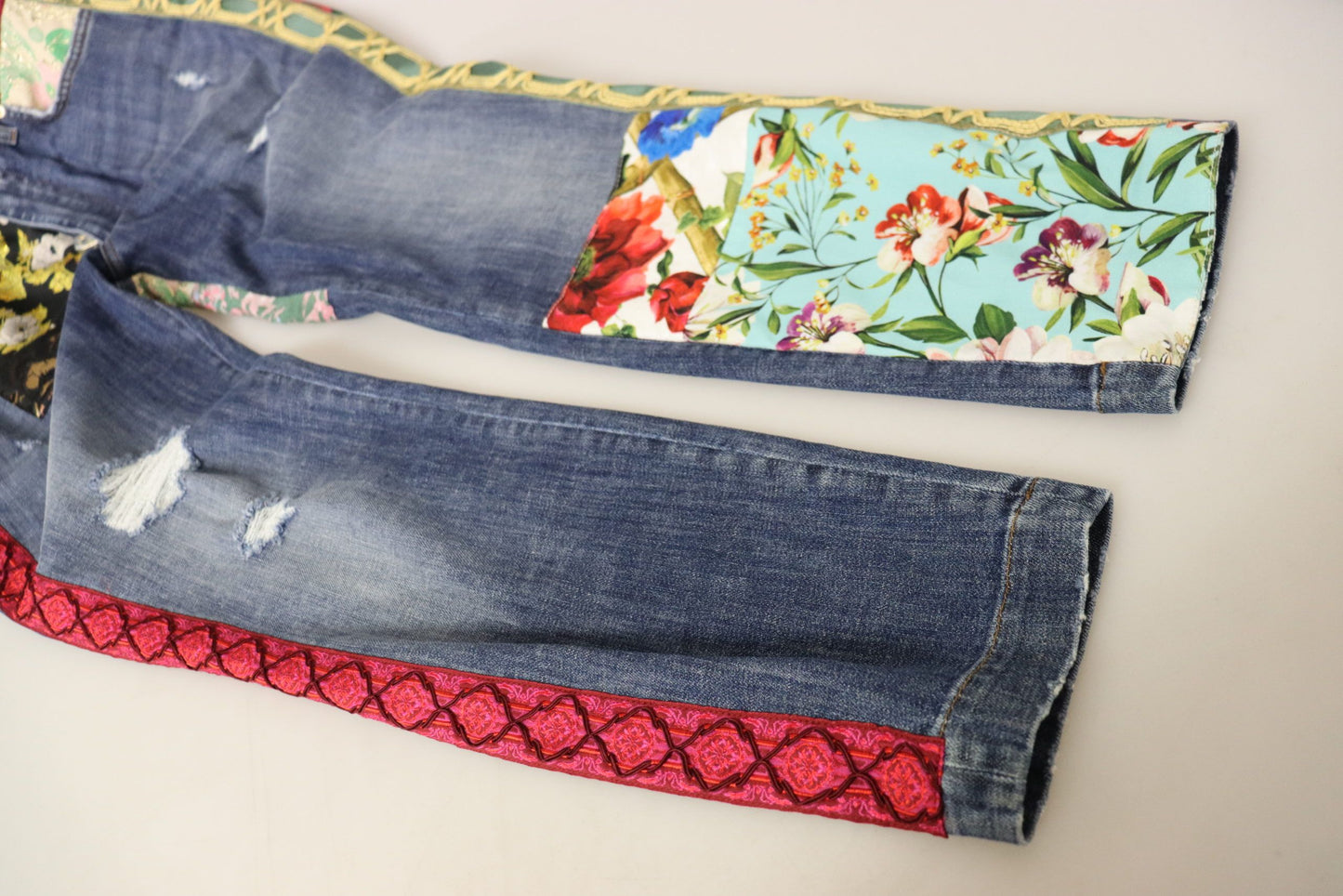 Vaqueros de mezclilla de talle alto con patchwork azul de Dolce & Gabbana