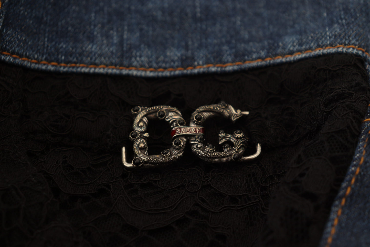 Dolce & Gabbana Vaqueros ajustados de mezclilla negros con encaje floral en la parte delantera