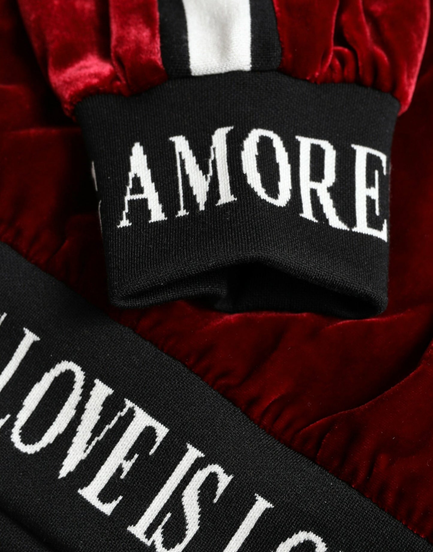Suéter Dolce & Gabbana de terciopelo burdeos con cuello redondo