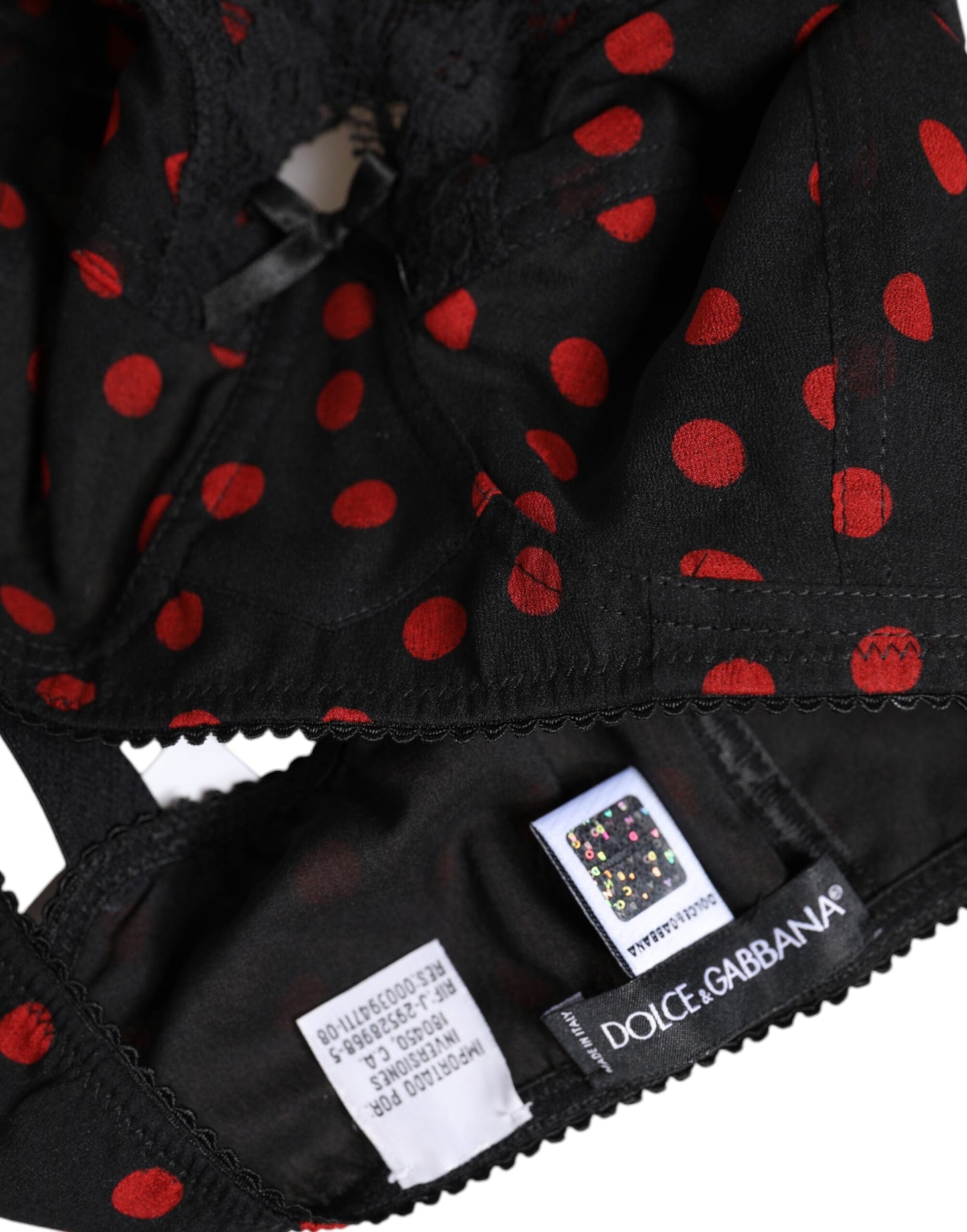 Ropa interior de balconette con aros y lunares negros y rojos de Dolce & Gabbana