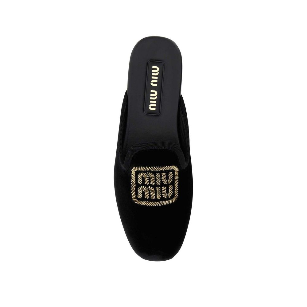 Mules Miu Miu de piel de becerro negras