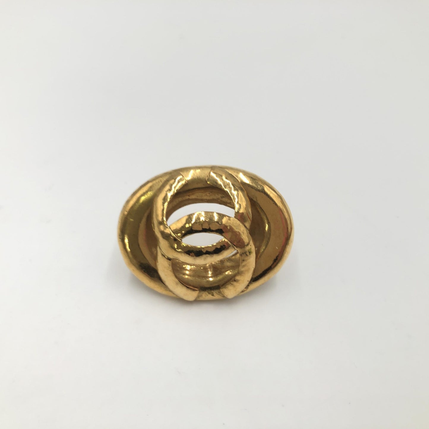 Broche Chanel Coco Mark Con Acabado Histórico Y Diseño Estructurado