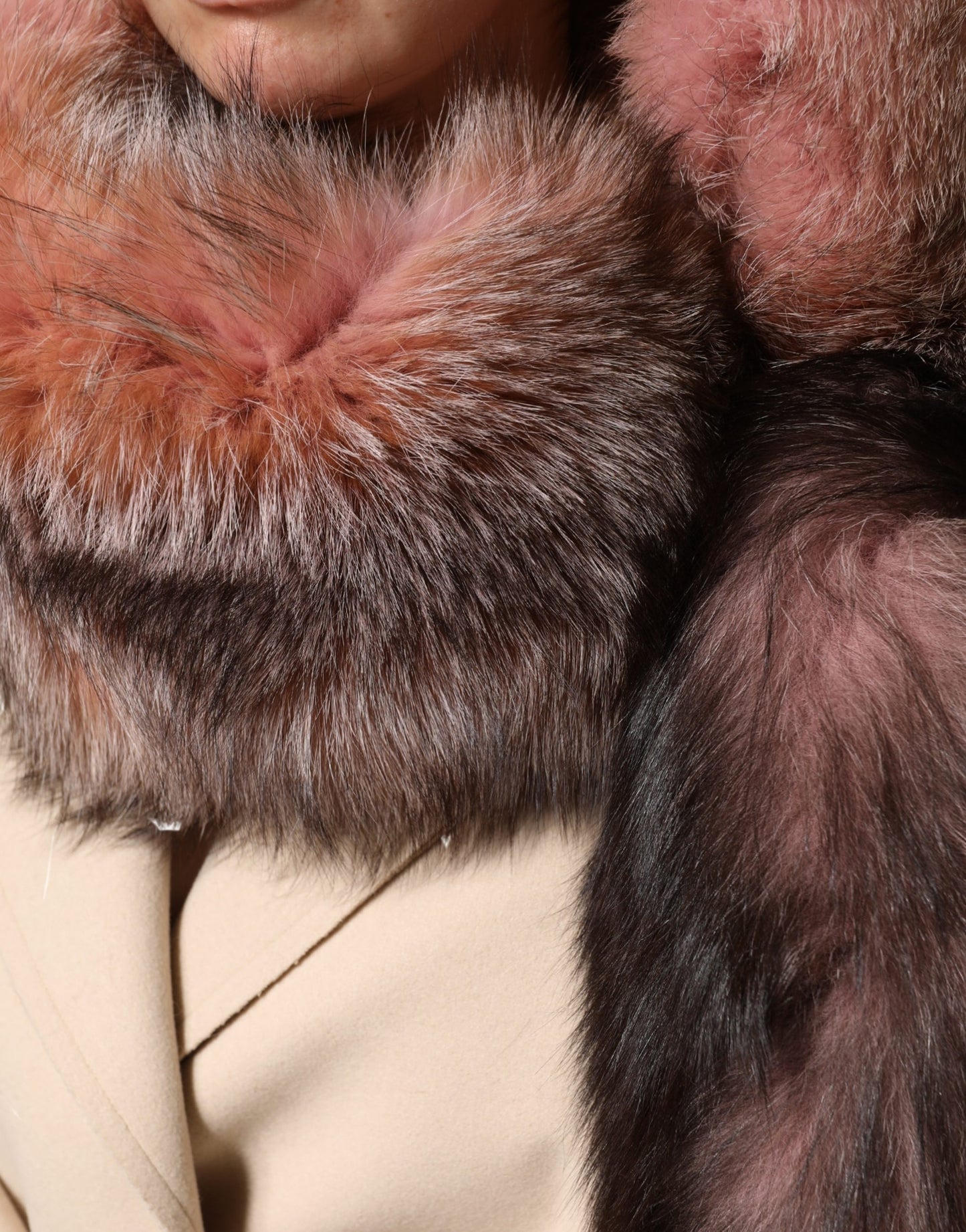 Bufanda de invierno Dolce & Gabbana de piel de zorro escarchada rosa