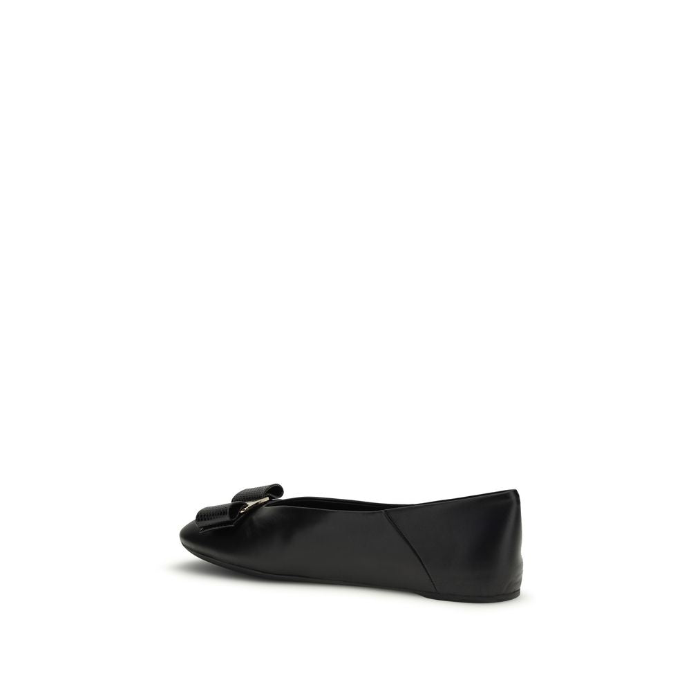 Chaussures de ballet Ferragamo en cuir de veau noir Modèle Vara Bow