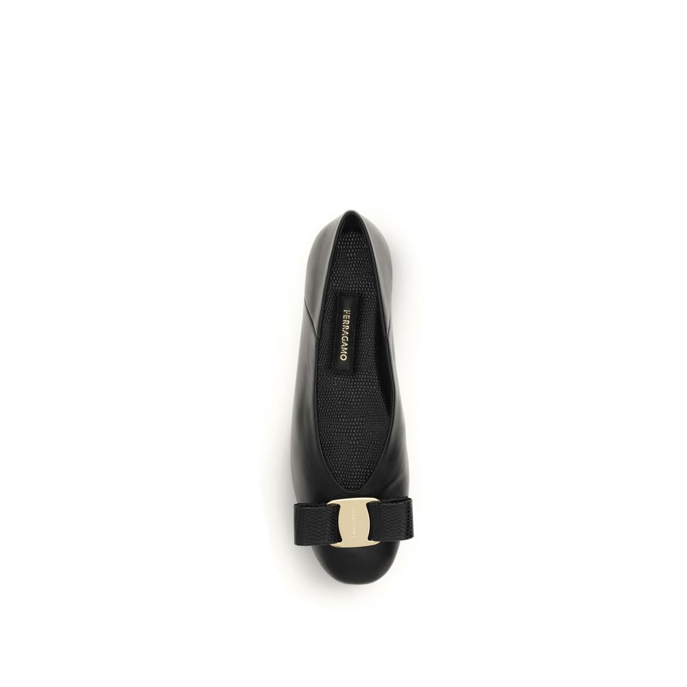Chaussures de ballet Ferragamo en cuir de veau noir Modèle Vara Bow