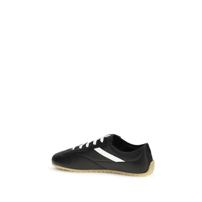 Zapatillas bajas Alexander McQueen de piel de becerro negra Bos Taurus