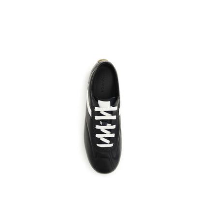 Zapatillas bajas Alexander McQueen de piel de becerro negra Bos Taurus