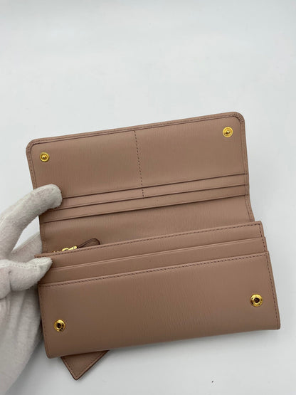 Portefeuille Prada en cuir Saffiano poudré avec porte-cartes