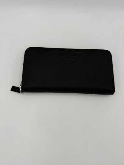 Portefeuille Prada design zippé en cuir Saffiano