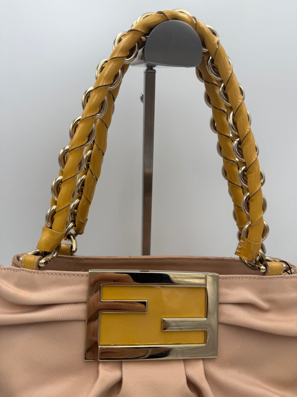 Bolso De Mano Fendi Mia Con Asas De Piel Y Cadena