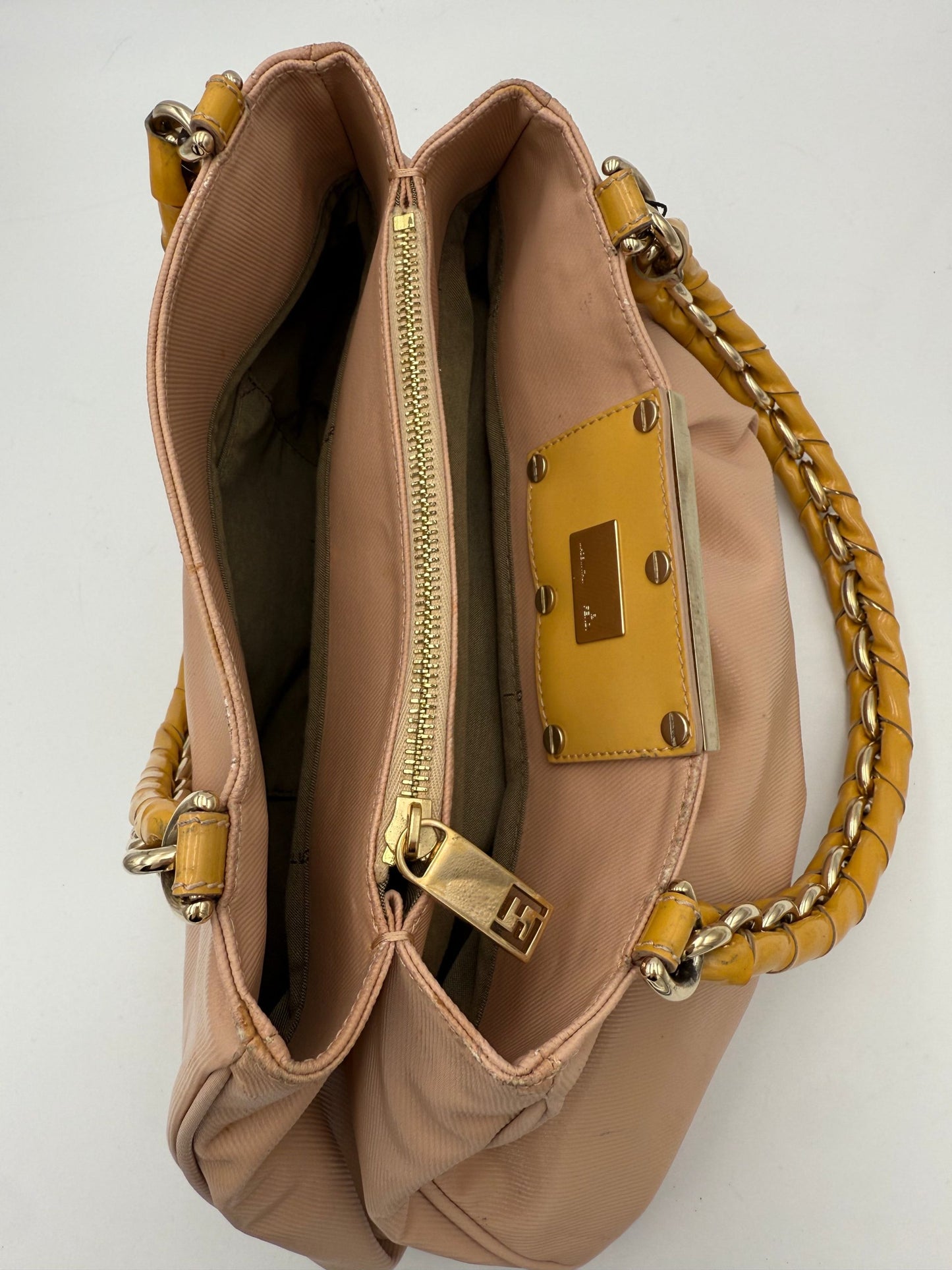 Bolso De Mano Fendi Mia Con Asas De Piel Y Cadena