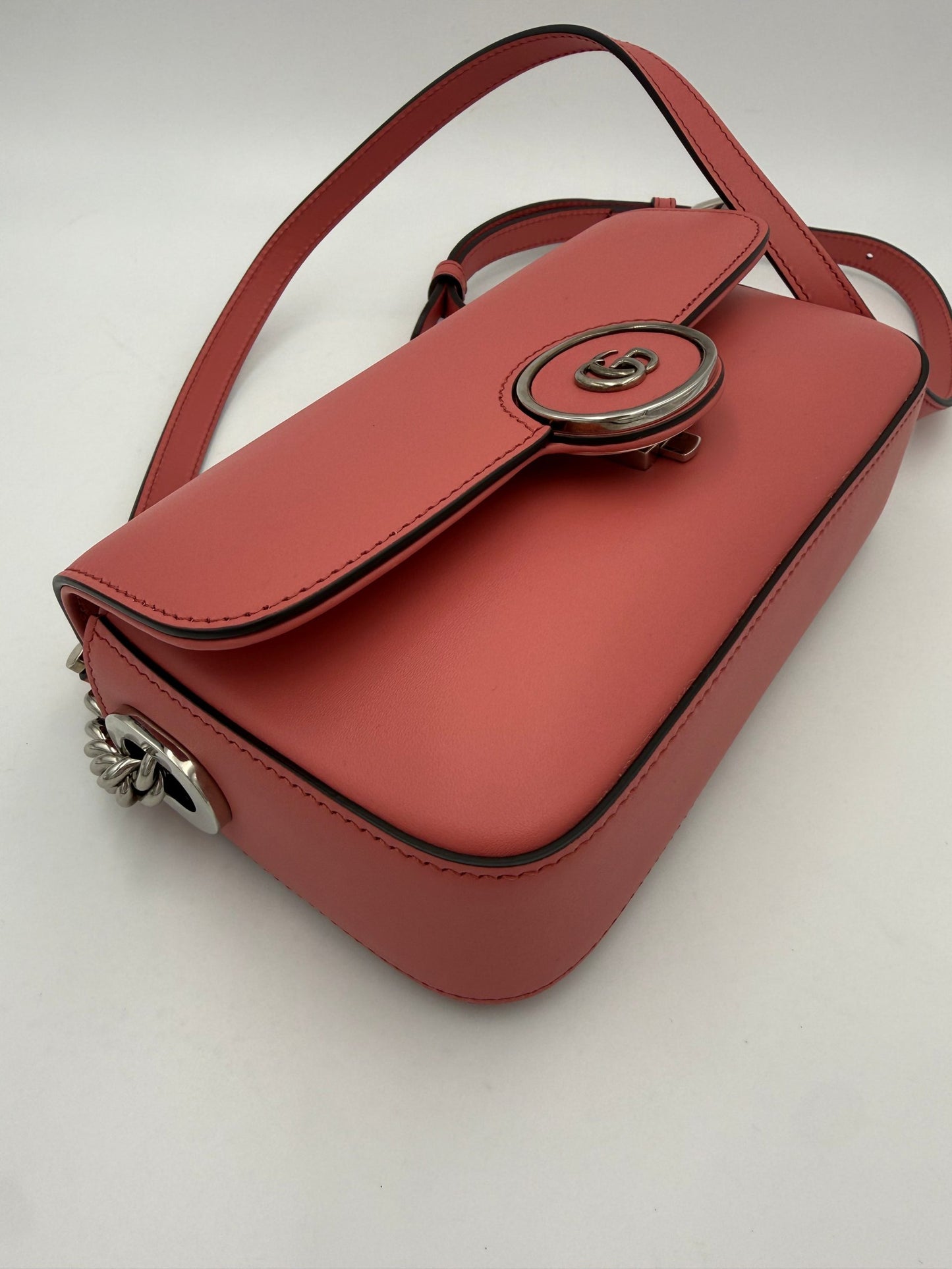 Sac porté épaule en cuir Gucci collection GG Marmont