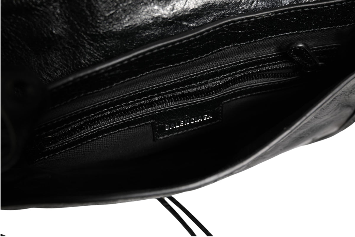 Balenciaga Bolso Con Solapa Le Cagole XS Tono Negro