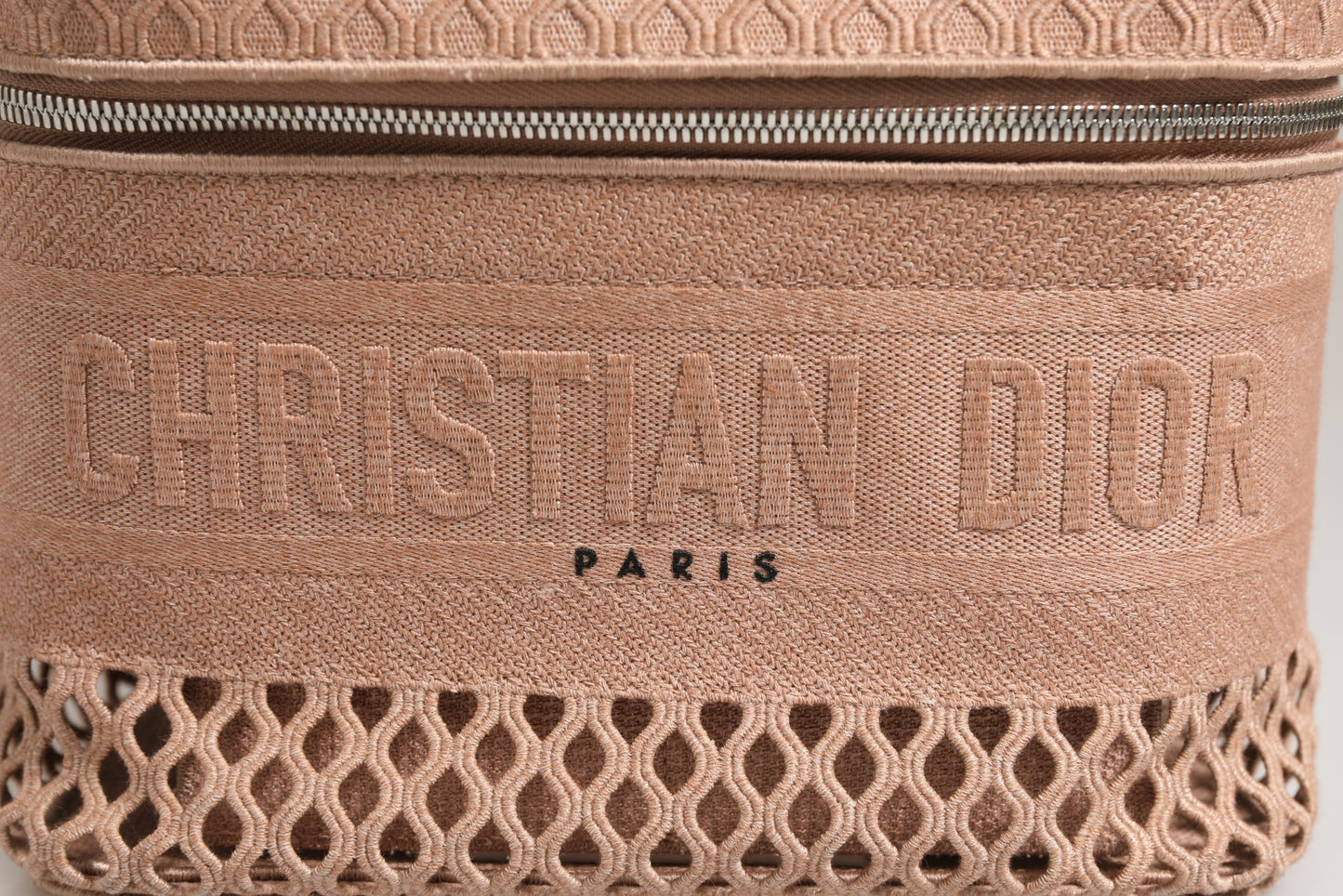 Christian Dior Trousse de toilette en filet brodé pour voyage