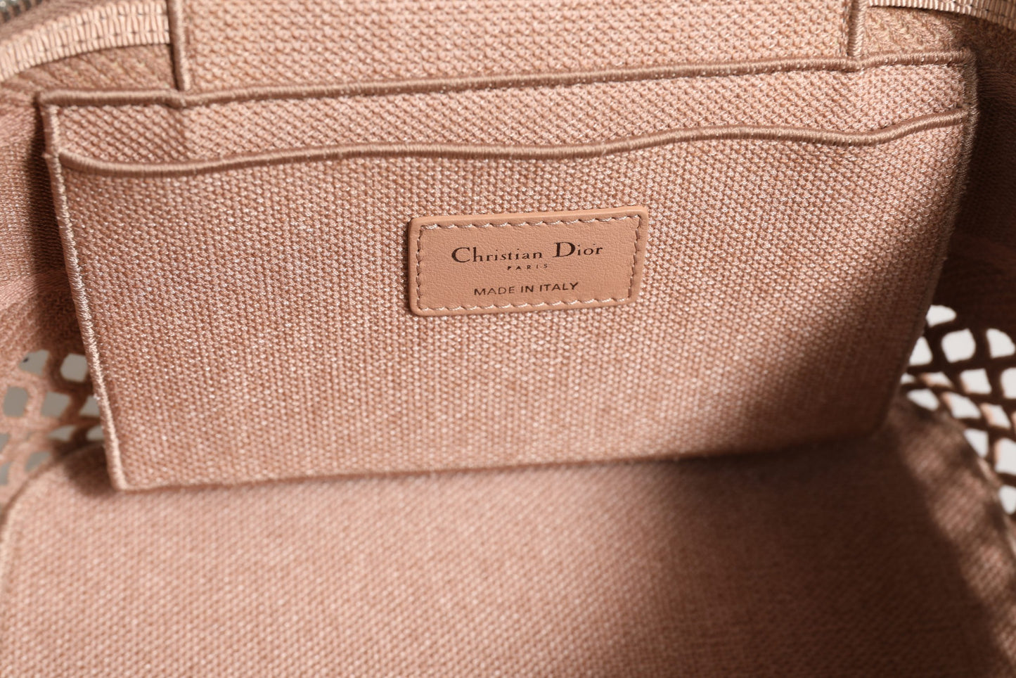 Christian Dior Trousse de toilette en filet brodé pour voyage