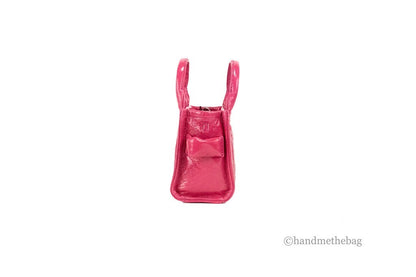 Sac bandoulière Marc Jacobs The Shiny Crinkle Micro Tote en cuir magenta