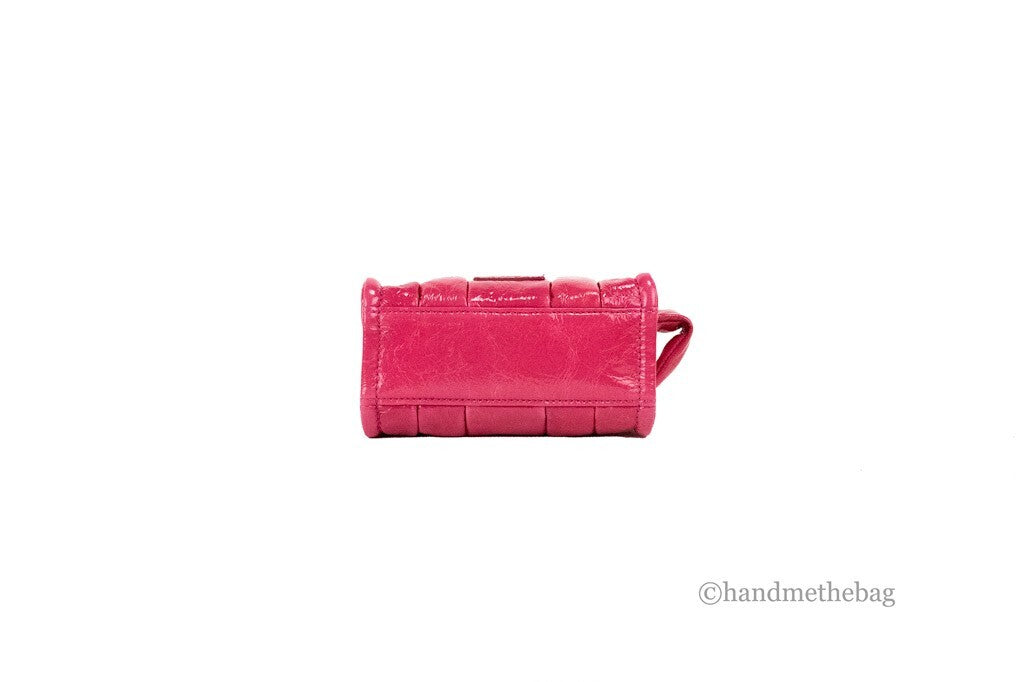 Sac bandoulière Marc Jacobs The Shiny Crinkle Micro Tote en cuir magenta