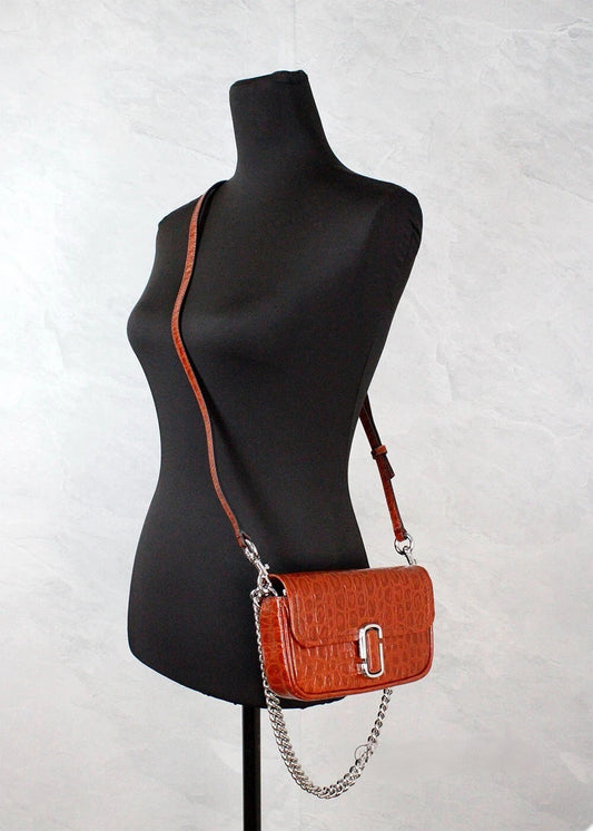 Bolso Cruzado de Piel Grabada Marc Jacobs The Mini Shoulder Bag Marrón Spice