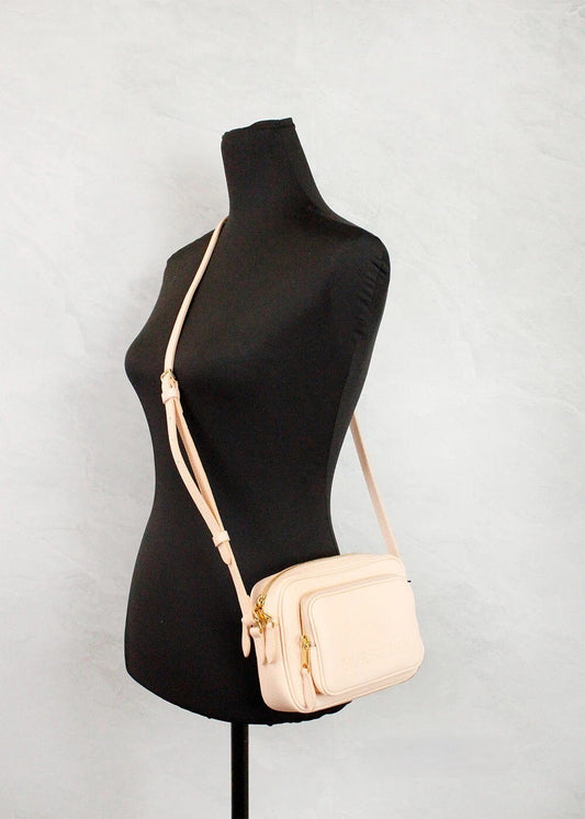 Bolso cruzado para cámara Burberry pequeño en piel granulada rosa melocotón con marca