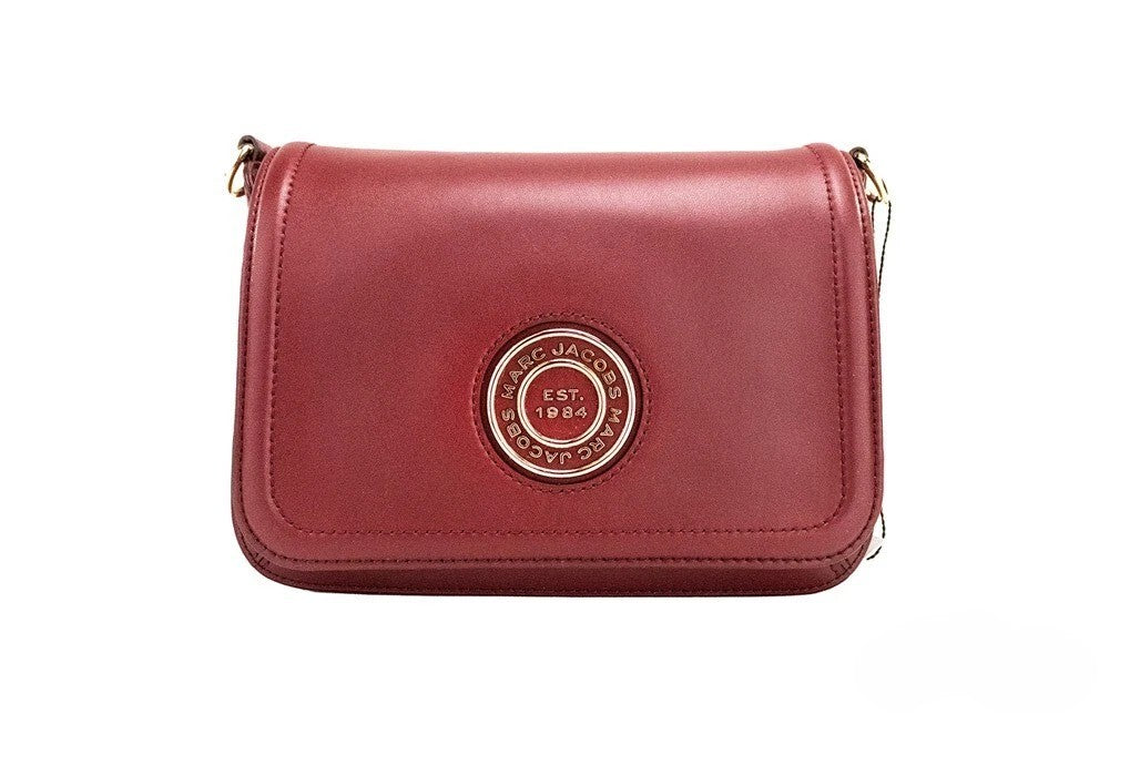 Bolso bandolera Marc Jacobs Medium Metal Signet Syrah de cuero liso con solapa