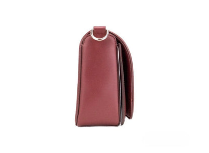 Bolso bandolera Marc Jacobs Medium Metal Signet Syrah de cuero liso con solapa