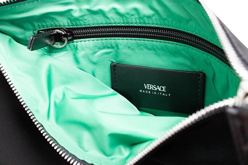 Bolso de mano/muñequera convertible Medusa grande de tela de nylon negra Versace