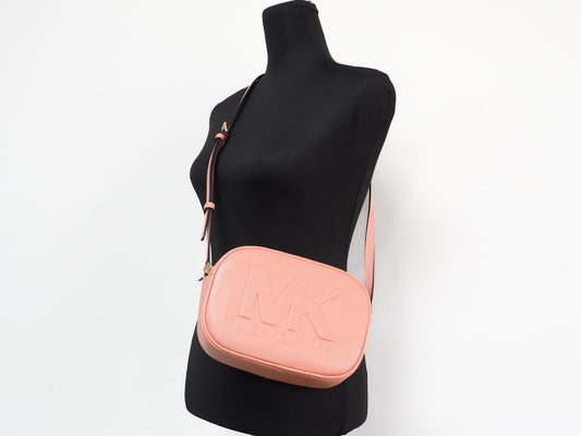 Bolso cruzado Michael Kors Jet Set Travel mediano de cuero Sherbert con forma ovalada tipo cámara