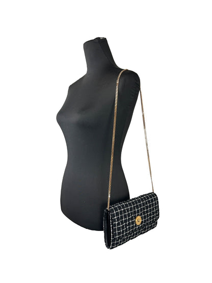 Cartera Versace con cadena, de tela negra, bolso cruzado