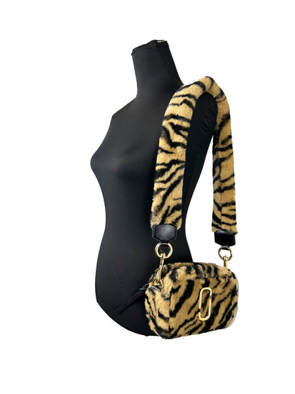 Bolso cruzado de piel de tigre The Snapshot de Marc Jacobs