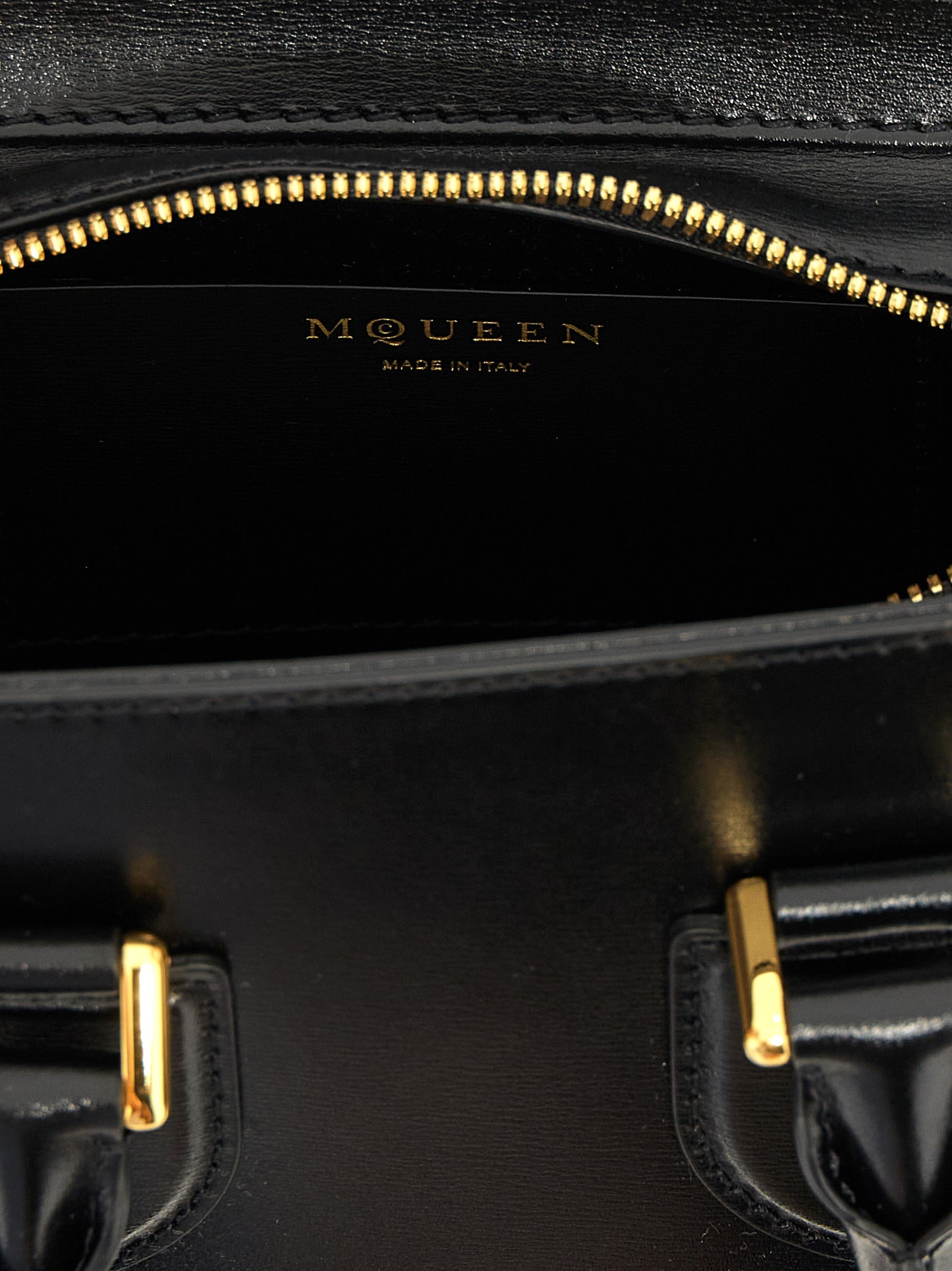 Bolso de piel de becerro negra Alexander McQueen