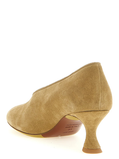 Zapatos de Tacón Medio Moschino de Piel de Becerro Beige