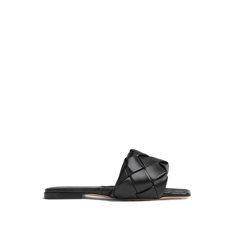 Sandalias planas Bottega Veneta de cuero de cordero negras
