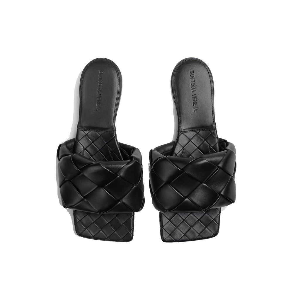 Sandalias planas Bottega Veneta de cuero de cordero negras