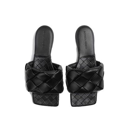 Sandalias planas Bottega Veneta de cuero de cordero negras