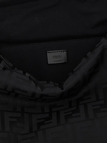 Bolso de hombro Fendi de poliamida negra
