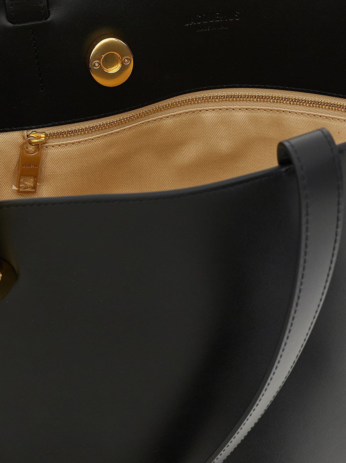 Bolso de hombro Jacquemus de piel de vacuno negra
