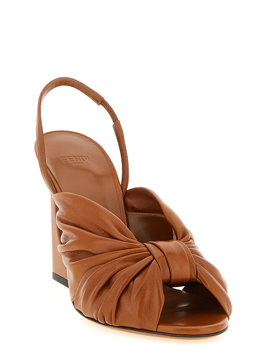 Sandalias de tacón de aguja Fendi de cuero de cordero marrón