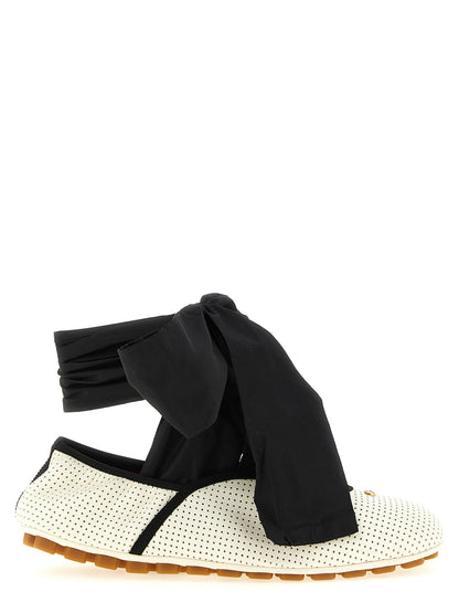 Valentino Garavani Ballerines Rythmika Bicolores en Cuir d'Agneau