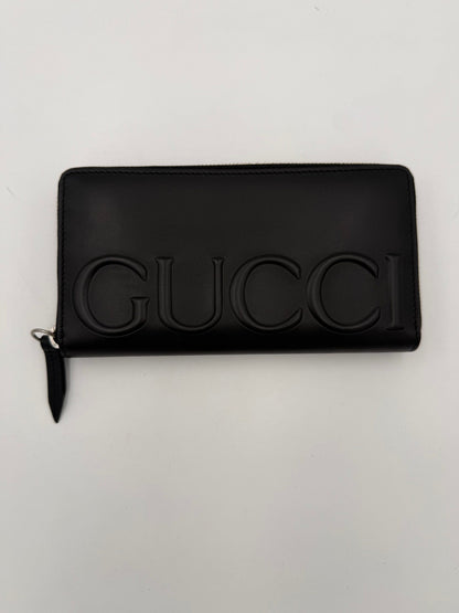 Gucci GUCCI Cartera Negra con Cierre de Cremallera y Logotipo Frontal en Relieve