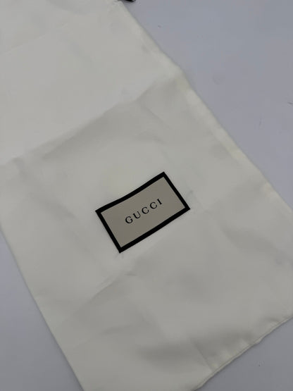 Gucci GUCCI Cartera Negra con Cierre de Cremallera y Logotipo Frontal en Relieve
