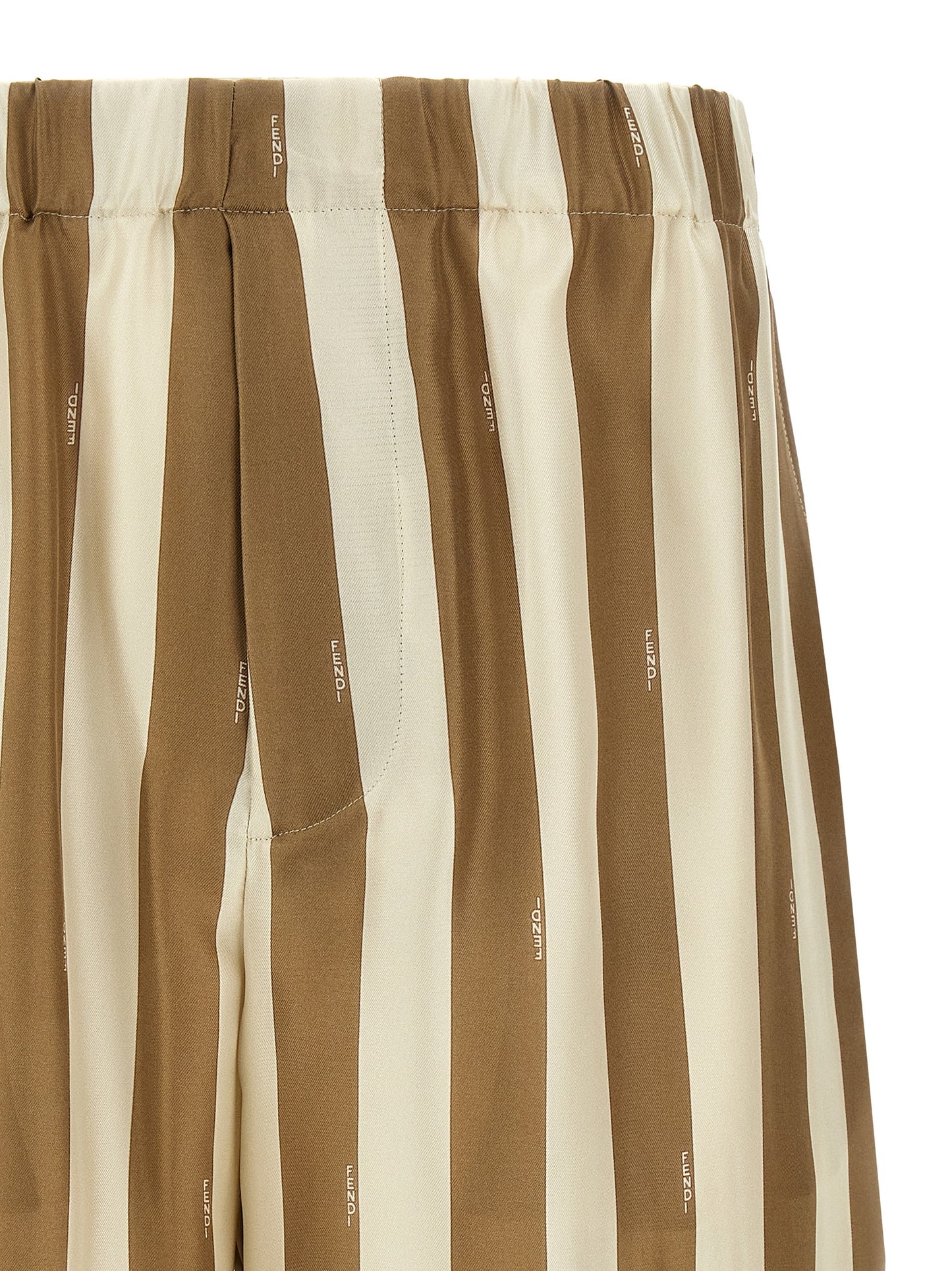 Fendi Shorts Bermuda de Seda Beige