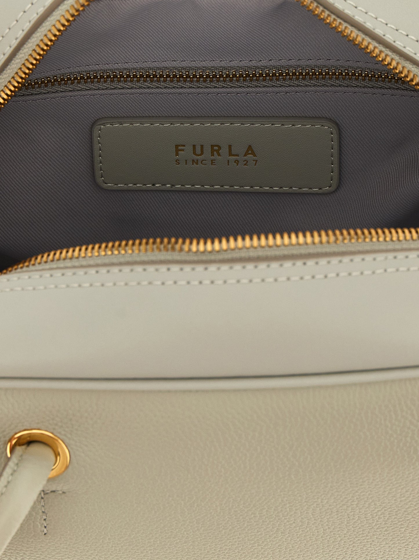 Bolso De Piel De Becerro En Color Gris De La Marca Furla