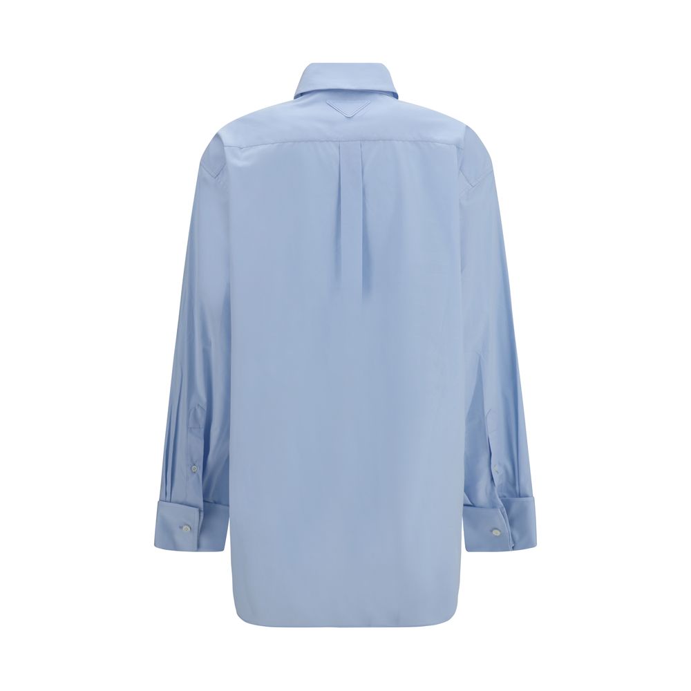 Chemise en coton bleu avec coupe structurée et touche moderne de Prada