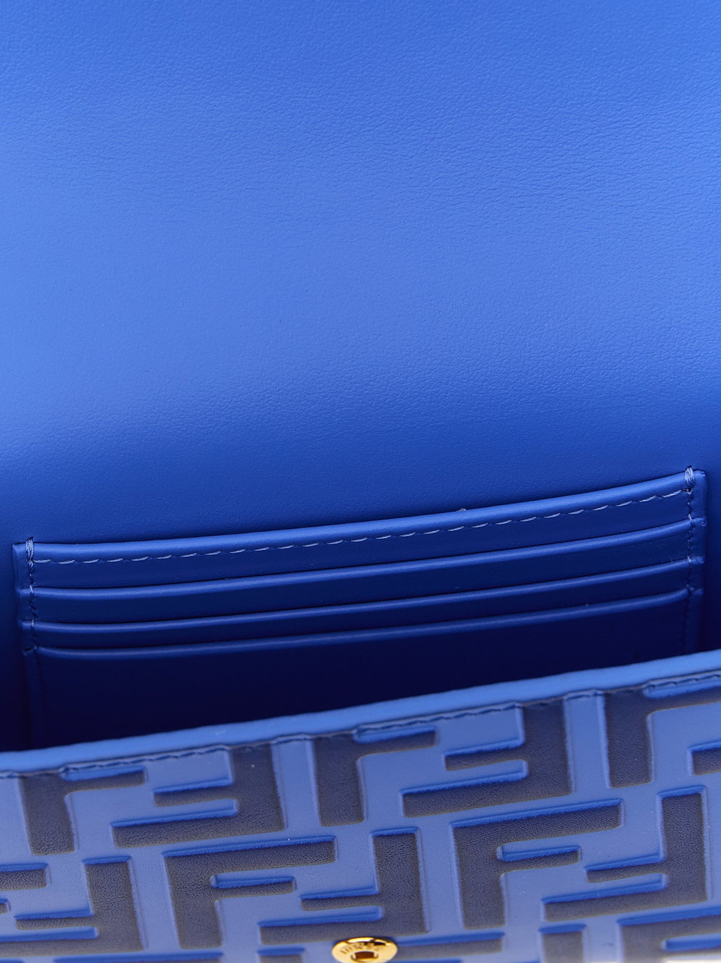 Porte-cartes Fendi en cuir de veau bleu avec chaîne Modèle FF Diamonds