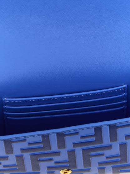 Porte-cartes Fendi en cuir de veau bleu avec chaîne Modèle FF Diamonds