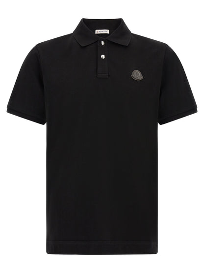 Polo Moncler en fourrure noir, design intemporel et moderne
